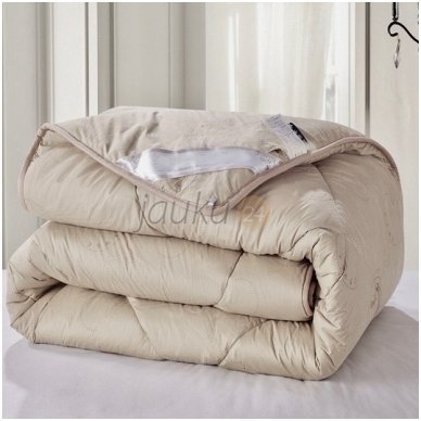 Žieminė antklodė su kupranugario vilnos užpildu (450 g/m²)
